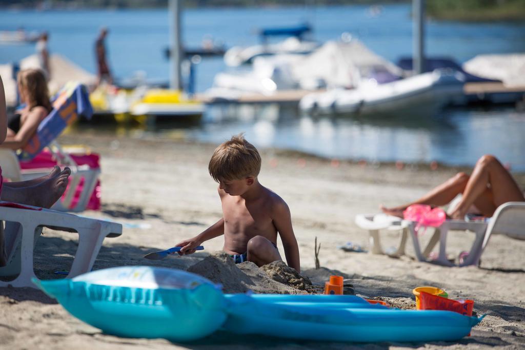 Camping Italia Lido Castelletto sopra Ticino Ngoại thất bức ảnh